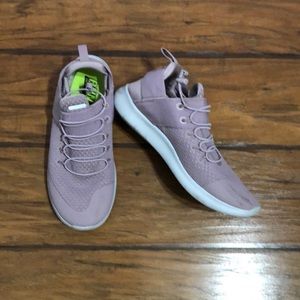 Tennis shoes